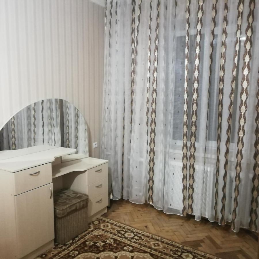 2К. Центр Возле Гуливера.Бассейная 10 Daire Kiev Dış mekan fotoğraf