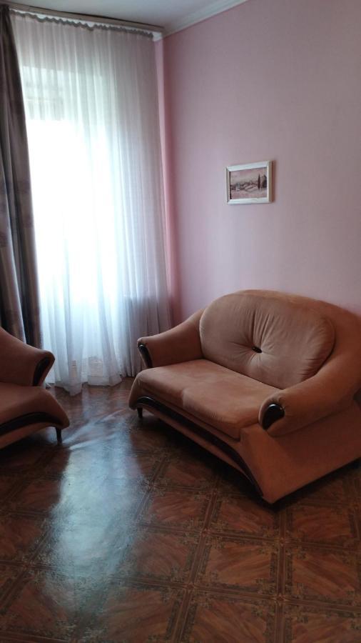 2К. Центр Возле Гуливера.Бассейная 10 Daire Kiev Dış mekan fotoğraf